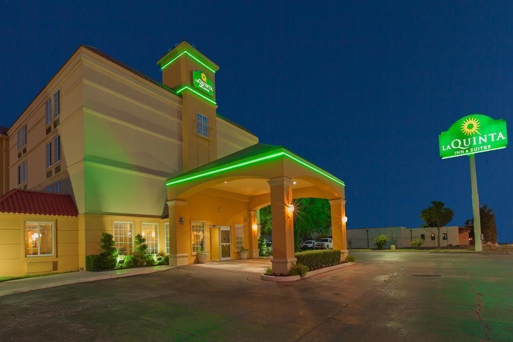 La Quinta Inn & Suites Tulsa Bagian luar foto