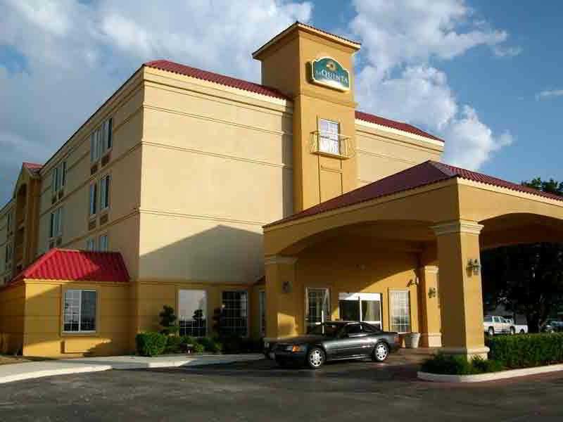 La Quinta Inn & Suites Tulsa Bagian luar foto