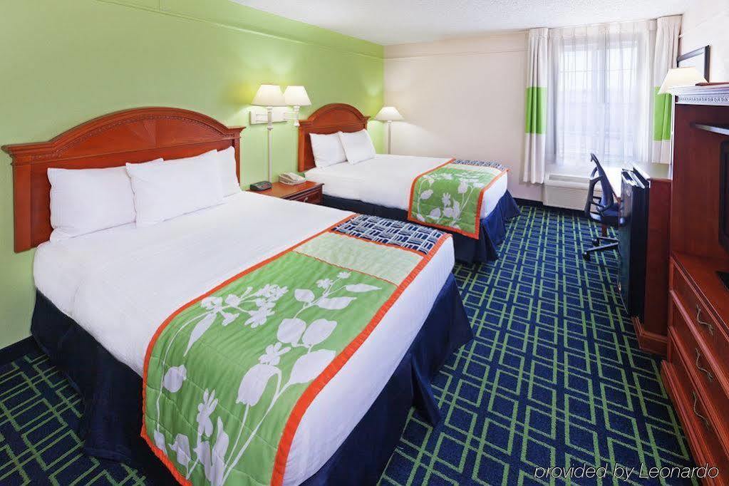 La Quinta Inn & Suites Tulsa Bagian luar foto