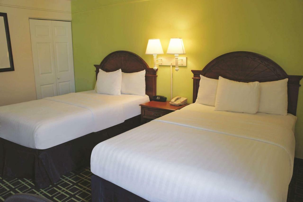 La Quinta Inn & Suites Tulsa Bagian luar foto