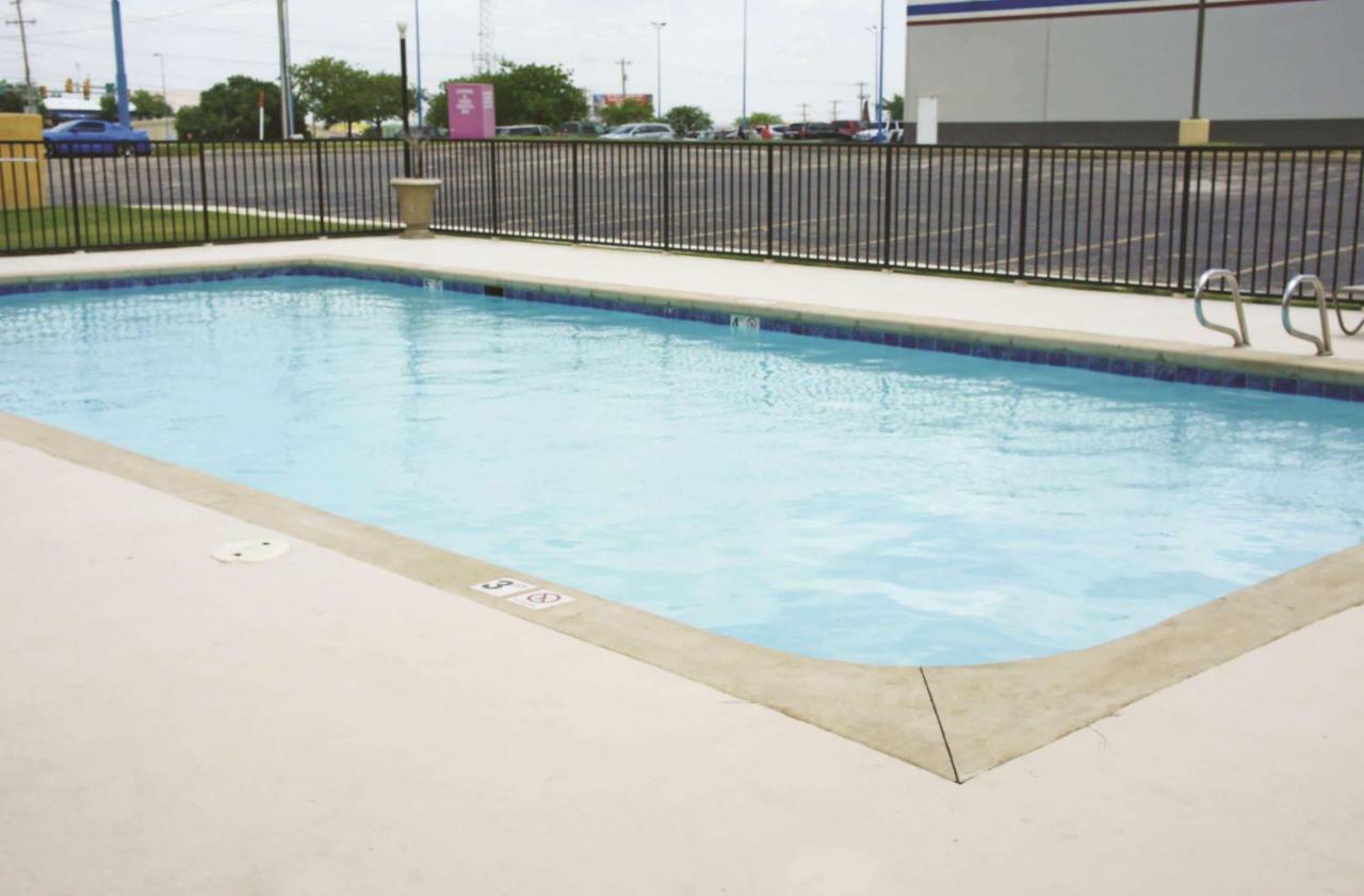 La Quinta Inn & Suites Tulsa Bagian luar foto