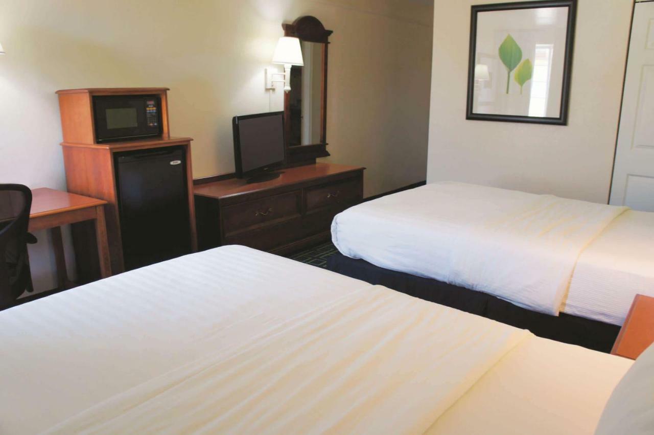 La Quinta Inn & Suites Tulsa Bagian luar foto